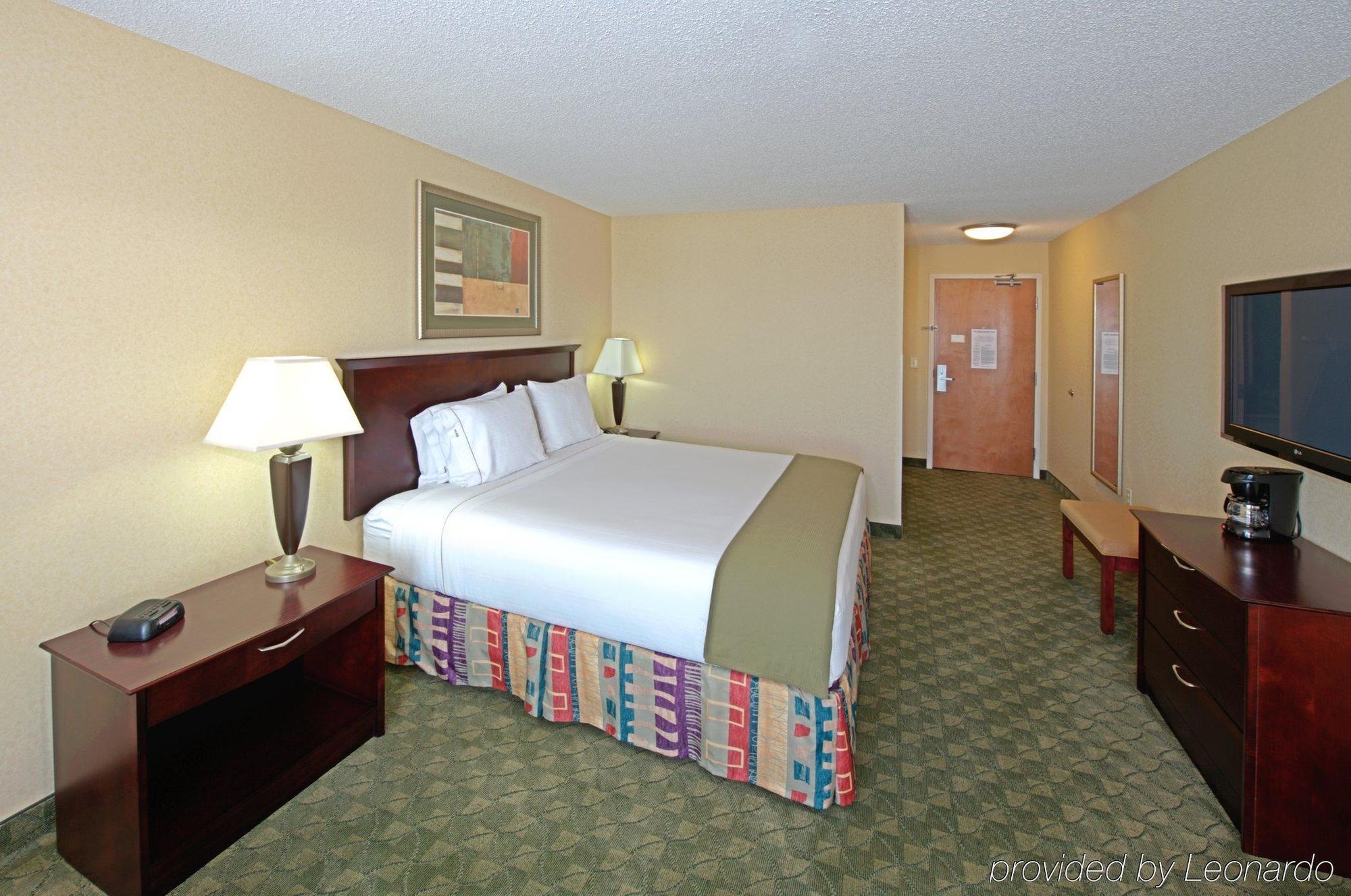 Holiday Inn Express El Paso I-10 East By Ihg Room photo